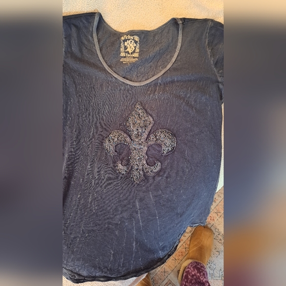 Velvet Stone short sleeve t shirt w/Fleur-de-lis Size L - Picture 2 of 5